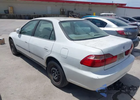 2000 Honda Accord 3.0 Lx from USA, damaged, VIN 1HGCG1640YA067195